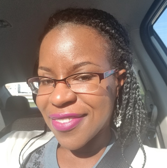 Meet your Posher, Toria - Picture 2 of 4